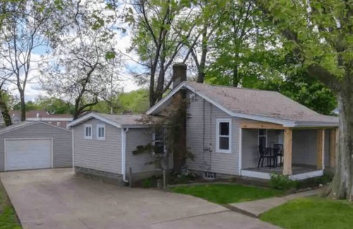 Portage Lakes House | Charming PLX Cottage-LAKE VIEW