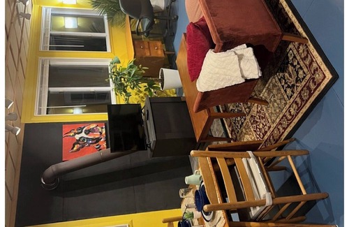 Fairfax Station Cottage | Charming private cottage w/parking, WiFi, AC, heat, full bed, deck, kitchenette