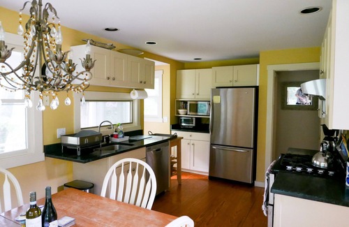 Jamestown House | Charming Private 2+ Bedroom Cottage, North End of Conanicut Point, Jamestown