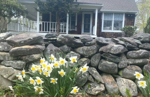 Jamestown House | Charming Private 2+ Bedroom Cottage, North End of Conanicut Point, Jamestown