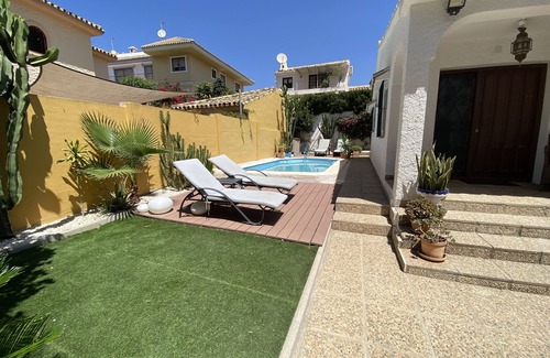Las Lagunas Ski Chalet | Charming private 3 bed. villa in Fuengirola, close to the beach!