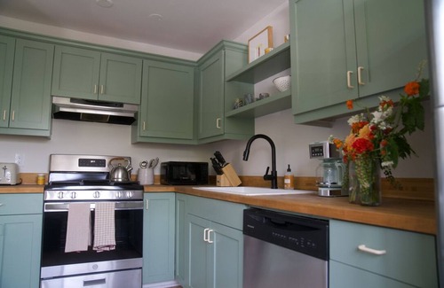 Sunset Junction House | Charming private apt with WiFi, laundry, and AC in the heart of Silver Lake