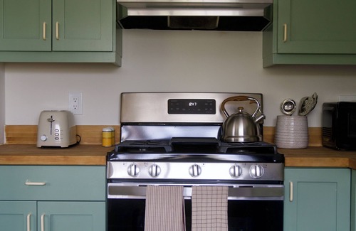 Sunset Junction House | Charming private apt with WiFi, laundry, and AC in the heart of Silver Lake