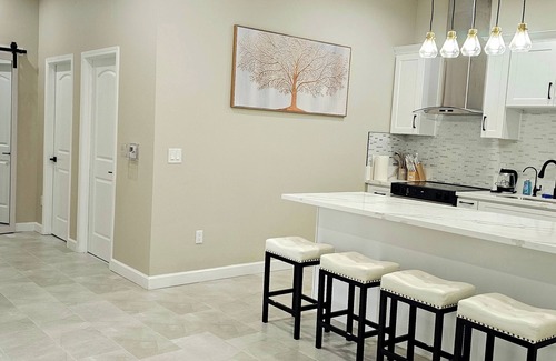 Placentia House | Charming private bedroom in Placentia- Walking distance to CSU Fullerton.