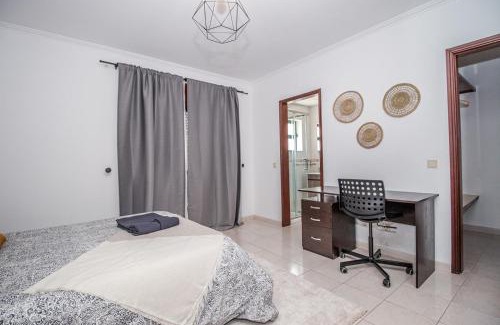 Faro House | Charming Private Rooms in an Apartment A2 Penha - Faro