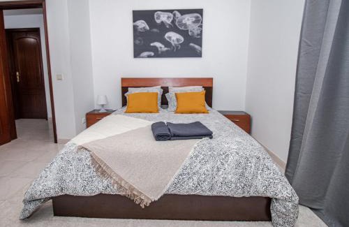 Faro House | Charming Private Rooms in an Apartment A2 Penha - Faro