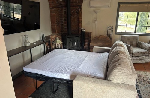 Fallbrook Cottage | Charming, quiet cottage in brilliant Fallbrook with AC, WiFi, private, Smart TV.