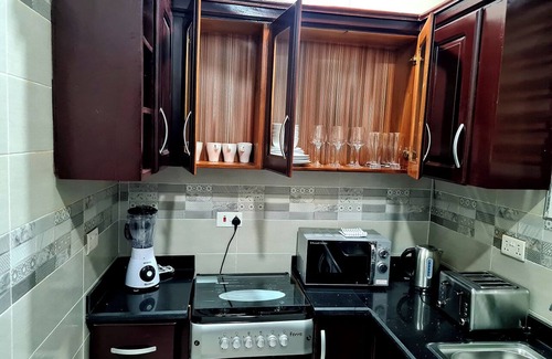 Accra Apartment | Charming Quiet & Cozy Close to Highway