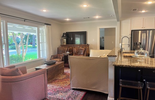 Hollywood - Santa Monica House | Charming Ranch - Near it All in East Dallas!