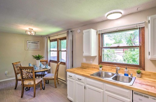 Rapid City Apartment | Charming Rapid City Apartment Walk to Lake!
