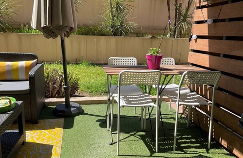 Cannes Old Town Apartment | Charming refurbished cocoon with swimming pool
