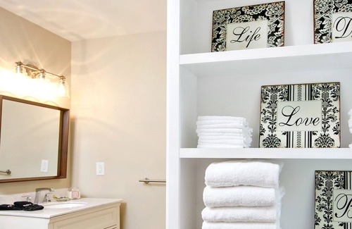 Lyndon House | Charming Remodeled 1930's Cottage Retreat - City Convenience in Country Setting