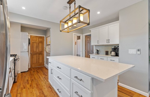 West Haven Apartment | Charming Remodeled Apartment - Walk to Beach, Near Yale-UNH-VA