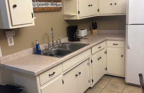Green Bay House | Charming, Remodeled Lower Duplex 10 Mins from Airport, Hospitals & Lambeau Field