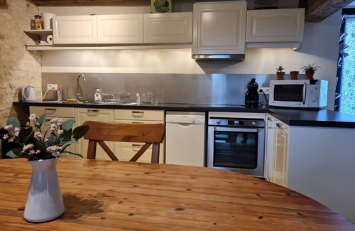 Beaune-la-Rolande Cottage | Charming Renovated House with Private Entrance Near Fontainebleau