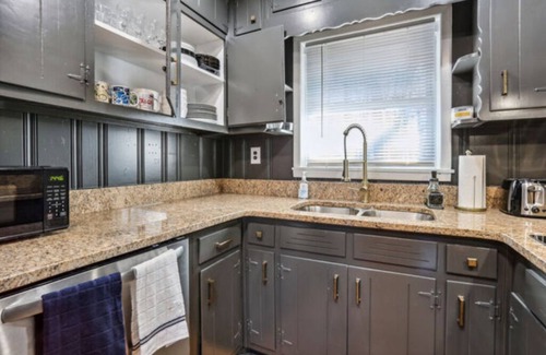 Mableton House | Charming renovated 4 Bedroom Ranch walking distance to the Silver Comet Trail!n