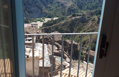 Badolato House | Charming renovated apartment in pictoresque village