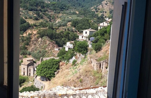 Badolato House | Charming renovated apartment in pictoresque village