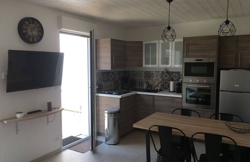 Barbatre Cottage | Charming Renovated Home Near Beach with Private Parking and Terrace