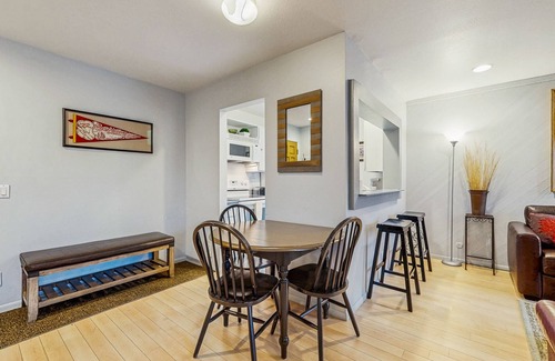 Warm Springs Condo | Charming Resort Condo with Shared Hot Tub - Walking Distance to Ski Lifts