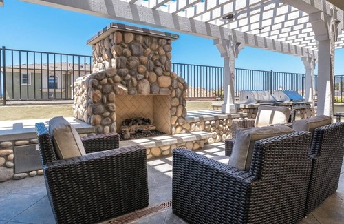 Carlsbad Village Apartment | Charming resort in superb Carlsbad Village with ocean view - June 28 to July 5th