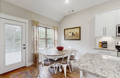 Bella Vista House | Charming retreat home w/disc golf gear, gourmet kitchen, & a spacious backyard