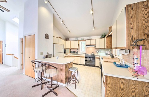 Orrs Island House | Charming Retreat w/Deck ~ 4 Mi From Casco Bay!