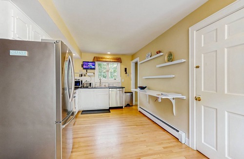 Cumberland Foreside House | Charming Retreat w/WiFi, Ping Pong Table & Walking Distance to the Ocean