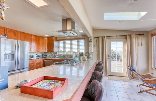 Humboldt Hill House | Charming retreat with sweeping views of the bay and ocean Private BBQ/patio