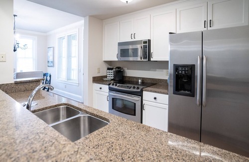 Lake Oconee Condo | Charming Reynolds Condo; WALK TO THE RITZ; On Golf Course