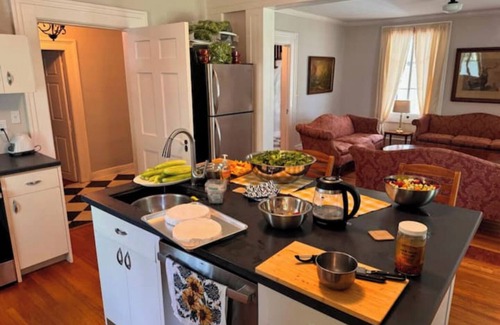 Green Island Apartment | Charming Riverfront 4BR Flat