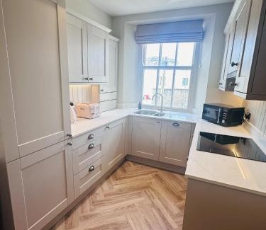 Kendal Apartment | Charming Riverside Apartment with Parking