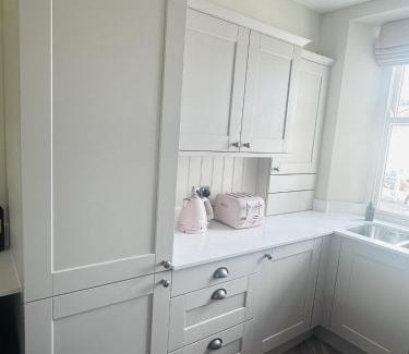 Kendal Apartment | Charming Riverside Apartment with Parking