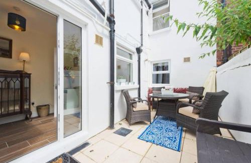Drumcondra Apartment | Charming Riverside Apartment - Minutes from City