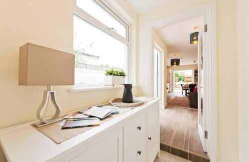 Drumcondra Apartment | Charming Riverside Apartment - Minutes from City