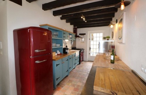 Bezenac House | Charming Romantic Home With Large Garden & Pool