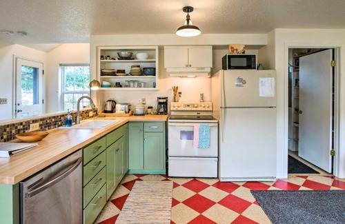 Rockaway Beach House | Charming Rockaway Beach House, Walk to Ocean!