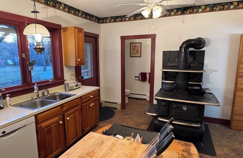 Rockport House | Charming Rockport, Maine 3BR – Walk to Picturesque Harbor & Downtown