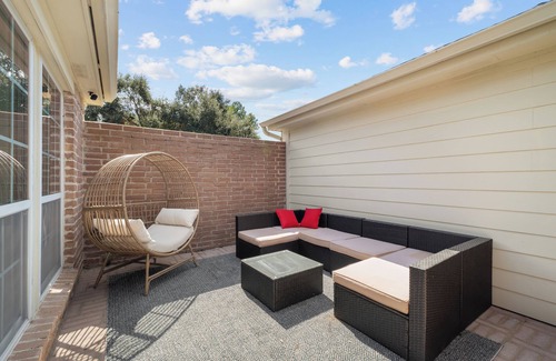 Greater Fondren Southwest House | Charming Room for Rent in Serene Neighborhood - Perfect for Professionals!