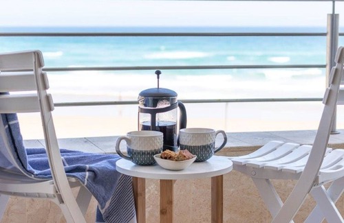 Herolds Bay House | Charming Room in a Seafront Villa With its own Kitchen and Lounge