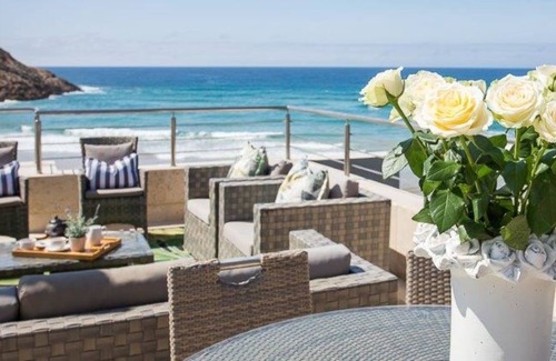 Herolds Bay House | Charming Room in a Seafront Villa With its own Kitchen and Lounge