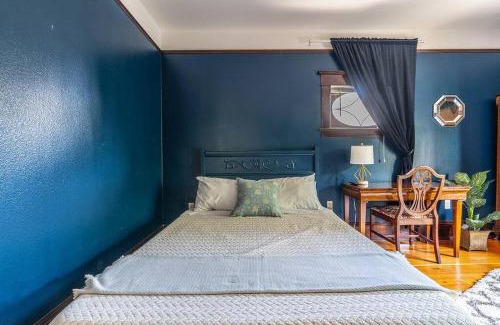 Broadway House | Charming Room in Capitol Hill - Foxglove Inn Rm 4
