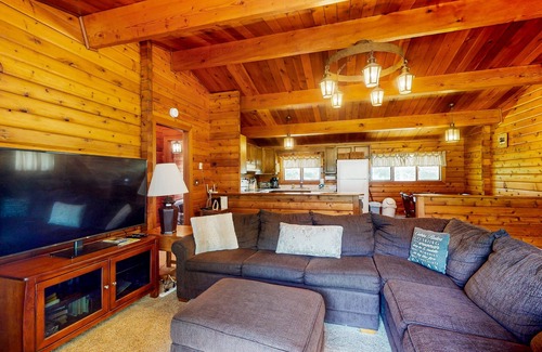 Franconia House | Charming rural home with wood-burning fireplace, large deck, WiFi - great views