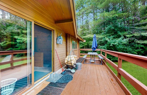 Franconia House | Charming rural home with wood-burning fireplace, large deck, WiFi - great views