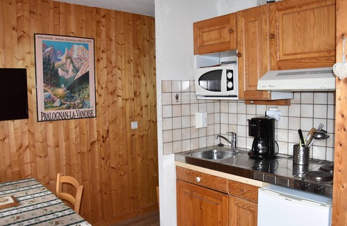 Pralognan-la-Vanoise Apartment | Charming studio in the center, near shops and cable car