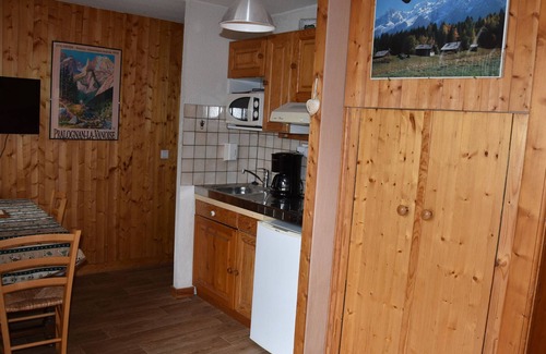 Pralognan-la-Vanoise Apartment | Charming studio in the center, near shops and cable car