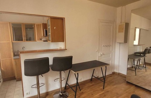 Les Puces de Saint-Ouen Apartment | Charming studio near Paris
