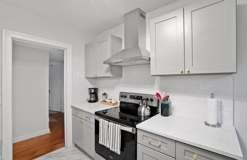 San Marco House | Charming San Marco Bungalow, Close to Everything