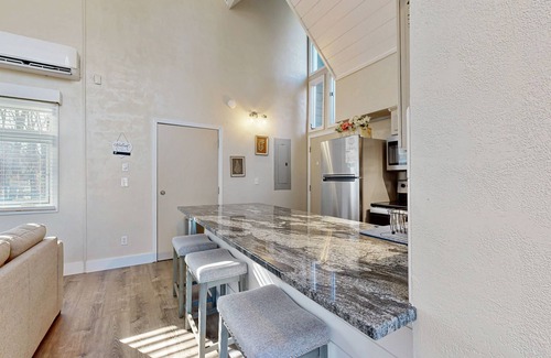 Sapphire Apartment | Charming Sapphire, NC Condo: Cozy, Dog-Friendly, Pool, Golf Course, & More