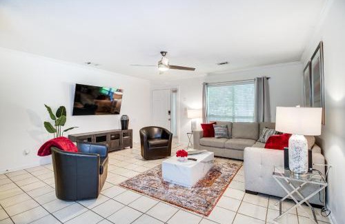 Savannah House | Charming Savannah Vacation Rental with Game Room!